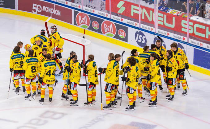 Ice Hockey National League Regular Season: ZSC Lions vs. SC Bern, Zurich, Switzerland, September 15, 2026. SC Bern in front of their own goal before the start of the championship game against the ZSC Lions at the Swiss Life Arena Copyright: xAndreasxHaasx