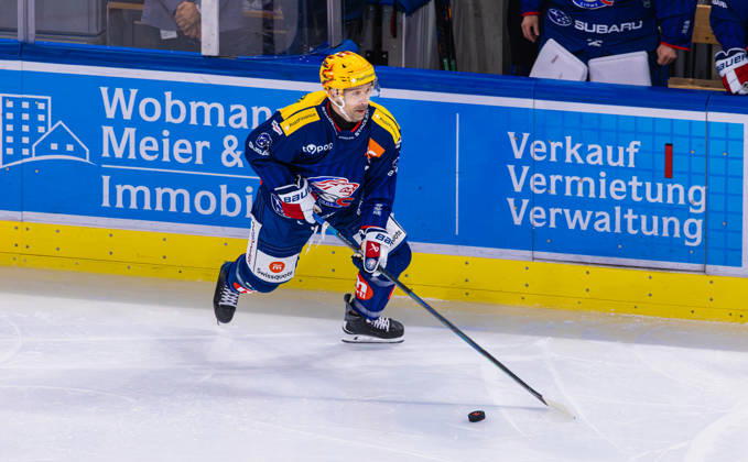 Ice Hockey National League Regular Season: ZSC Lions vs. SC Ber Zurich, Switzerland, September 15, 2026. 4. Patrick Geering, ZSC Lions defenseman, with the puck Copyright: xAndreasxHaasx