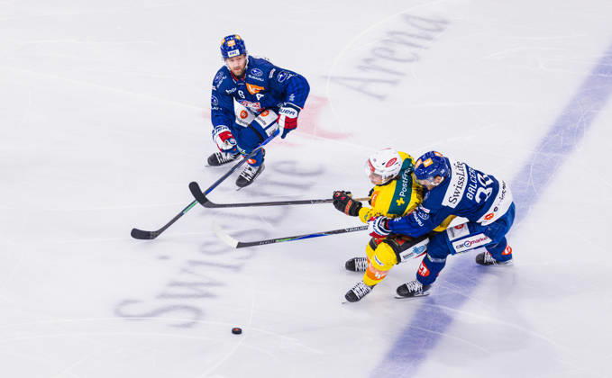 Ice Hockey National League Regular Season: ZSC Lions vs. SC Ber Zurich, Switzerland, September 15, 2026. No. 38 Rudolf Balcers of the ZSC Lions battles against No. 23 Marco Lehmann, a defenseman for Bern. No. 6 Yannick Weber of the ZSC Lions comes in to provide support. Copyright: xAndreasxHaasx