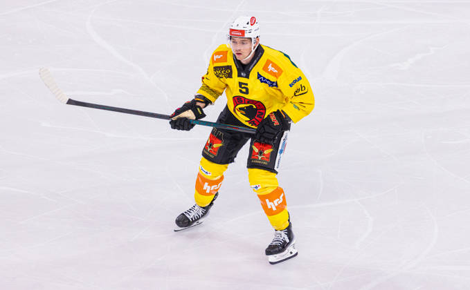 Ice Hockey National League Regular Season: ZSC Lions vs. SC Bern, Zurich, Switzerland, September 15, 2026. No. 5 Ian Mitchell, defenseman, SC Bern Copyright: xAndreasxHaasx