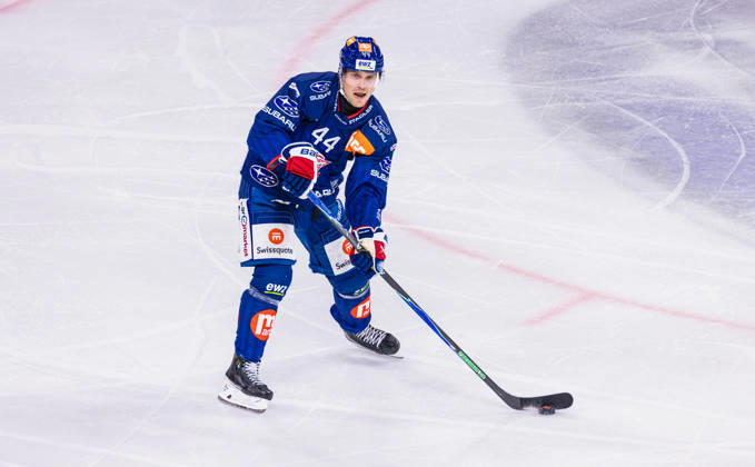 Ice Hockey National League Regular Season: ZSC Lions vs. SC Ber Zurich, Switzerland, September 15, 2026. No. 44 Mikko Lehtonen, defenseman for the ZSC Lions, with the puck Copyright: xAndreasxHaasx