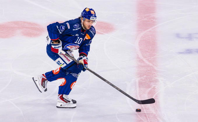 Ice Hockey National League Regular Season: ZSC Lions vs. SC Ber Zurich, Switzerland, September 15, 2026. No. 10 Sven Andrighetto, forward for the ZSC Lions, with the puck Copyright: xAndreasxHaasx