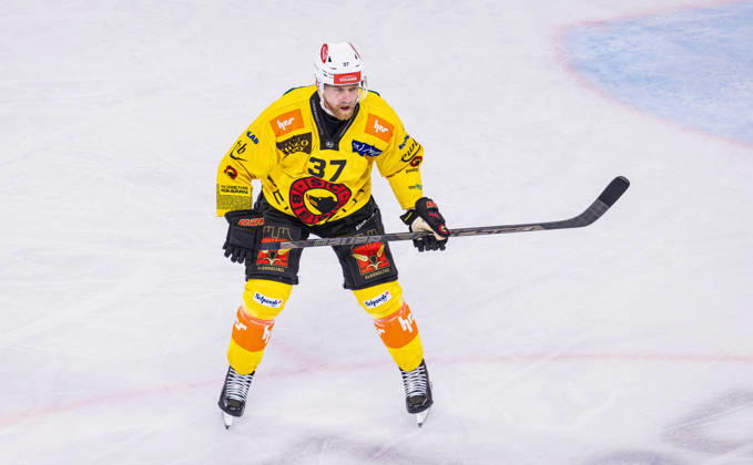 Ice Hockey National League Regular Season: ZSC Lions vs. SC Bern, Zurich, Switzerland, September 15, 2026. No. 37 Anton Lindholm, defenseman, SC Bern Copyright: xAndreasxHaasx