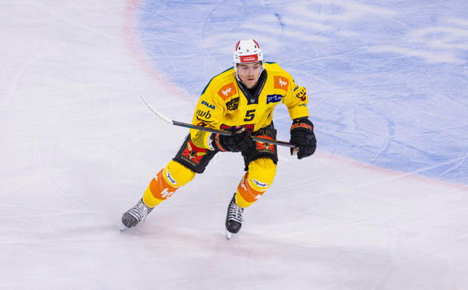 Ice Hockey National League Regular Season: ZSC Lions vs. SC Bern, Zurich, Switzerland, September 15, 2026. No. 5 Ian Mitchell, defenseman, SC Bern Copyright: xAndreasxHaasx