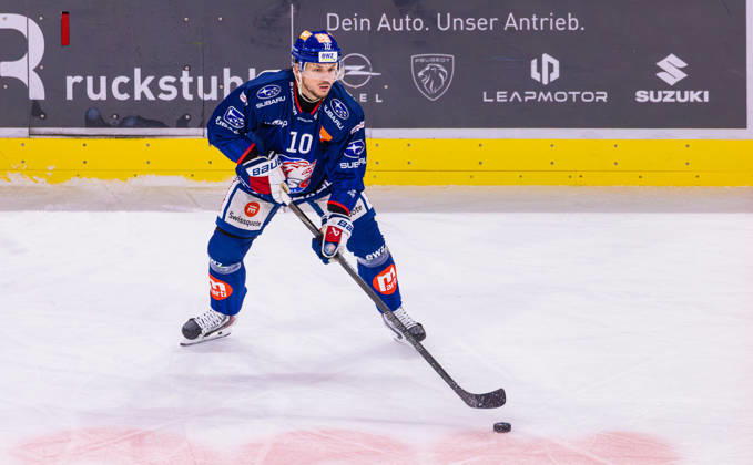 Ice Hockey National League Regular Season: ZSC Lions vs. SC Ber Zurich, Switzerland, September 15, 2026. No. 10 Sven Andrighetto, forward for the ZSC Lions, with the puck Copyright: xAndreasxHaasx