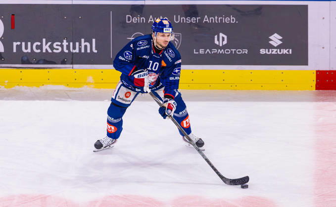 Ice Hockey National League Regular Season: ZSC Lions vs. SC Ber Zurich, Switzerland, September 15, 2026. No. 10 Sven Andrighetto, forward for the ZSC Lions, with the puck Copyright: xAndreasxHaasx