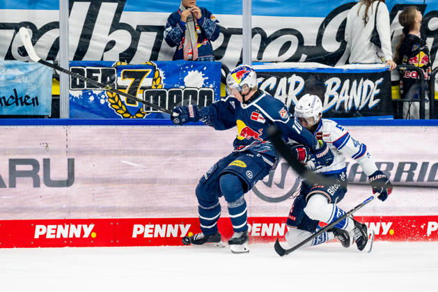 Battle for the Puck: A duel between Elis Hede of EHC Red Bull Munich, 10, and Dan Renouf of Adler Mannheim, 04 (GER), EHC Red Bull Munich vs. Adler Mannheim, Ice Hockey, DEL, 2026–2027 Season, Matchday 1, September 18, 2026. Photo: HMB Media, Heike Feiner Copyright: HMBxMedia HeikexFeiner