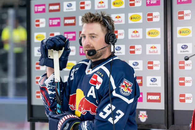 Maximilian Kastner, EHC Red Bull Munich, No. 93, during a postgame interview, GER, EHC Red Bull Munich vs. Adler Mannheim, ice hockey, DEL, 2026–2027 season, Matchday 1, September 18, 2026 Photo: HMB Media, Heike Feiner Copyright: HMBxMedia HeikexFeiner