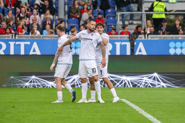 Julian Ulbricht, SV Waldhof Mannheim, 10—scorer of the 0–1 goal; goal and goal celebration; gestures; joy; emotions; Joey Müller, SV Waldhof Mannheim, 6; Lovis Bierschenk, SV Waldhof Mannheim, 7; Soccer 3rd Division, Matchday 5, SV Wehen Wiesbaden vs. SV Waldhof Mannheim on September 13, 2026, at BRITA Arena Wiesbaden, Germany; BRITA Arena Wiesbaden, Germany Copyright: xFranzxReindelx