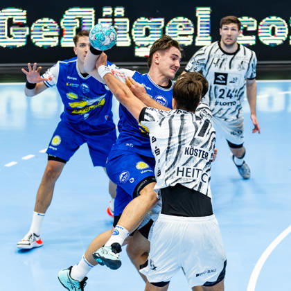 September 18, 2026, GER, Handball, Men, Season 26–27, Opel 1st Division, Matchday 5, ThSV Eisenach vs. THW Kiel, Julian Koester (THW Kiel), Felix Aellen (ThSV Eisenach), 22 99817 Eisenach, Werner Assmann Hall, Am Sportpark, Thuringia, Germany