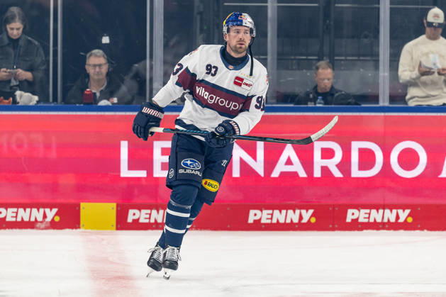 Maximilian Kastner, EHC Red Bull Munich, No. 93 during warm-ups in Germany; EHC Red Bull Munich vs. Adler Mannheim, ice hockey, DEL, 2026–2027 season, Matchday 1, September 18, 2026. Photo: HMB Media, Heike Feiner Copyright: HMBxMedia HeikexFeiner