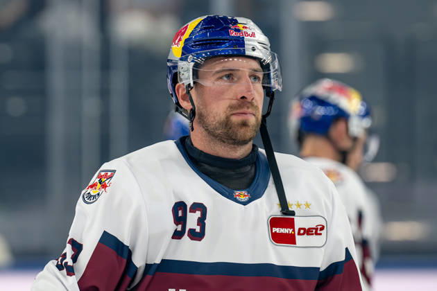 Maximilian Kastner, EHC Red Bull Munich, No. 93 during warm-ups in Germany; EHC Red Bull Munich vs. Adler Mannheim, ice hockey, DEL, 2026–2027 season, Matchday 1, September 18, 2026. Photo: HMB Media, Heike Feiner Copyright: HMBxMedia HeikexFeiner