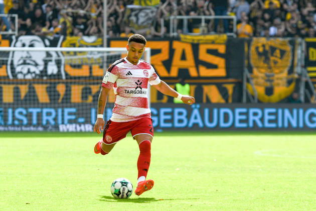 Steven van der Sloot, Fortuna Düsseldorf, 2 with the ball, game scene, cutout, full body, single frame, action, September 19, 2026, Aachen, Germany, soccer, 3rd Division, TSV Alemannia Aachen vs. Fortuna Düsseldorf, soccer, 3. Liga, TSV Alemannia Aachen vs. Fortuna Düsseldorf, DFB and DFL regulations prohibit any use of photographs as image sequences and or quasi-video xmhx