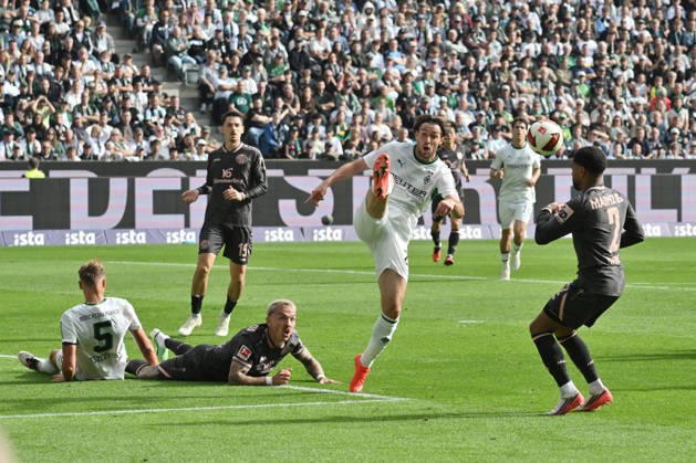 Jan Leszczynski, Borussia Mönchengladbach; Phillip Tietz, Mainz 05; Joe Scally, Borussia Mönchengladbach; Phillipp Mwene, Mainz 05; from left, September 19, 2026, Soccer, Bundesliga 1, 2026–2027 season, Matchday 4, Borussia Mönchengladbach 1–3 FSV Mainz 05. DFL regulations prohibit any use of photographs as image sequences and or quasi-video. Mönchengladbach, Borussia Park, North Rhine-Westphalia, Germany Team2