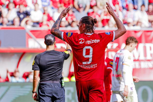 ENSCHEDE - Wout Weghorst of FC Twente reacts during the Eredivisie match between FC Twente and PSV Eindhoven at De Grolsch Veste stadium on September 20, 2026, in Enschede, the Netherlands. WART BRINKERHOF ANP Eredivisie 2026 27 xVIxANPxSportx xMarcelxterxBalsxIVx 569399935 originalFilename: 569399935