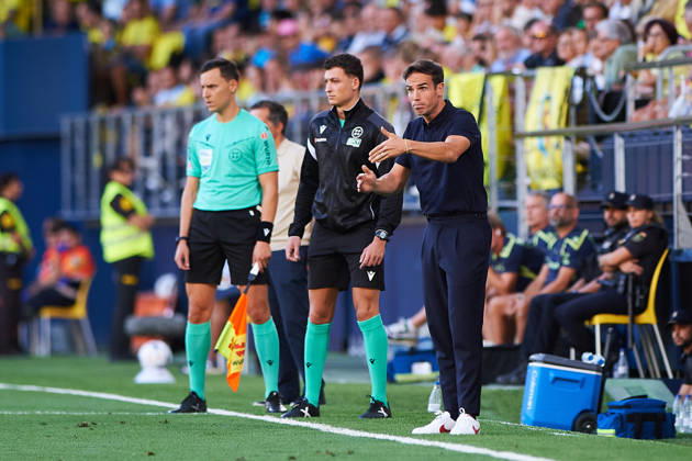 Head coach Inigo Perez of Villarreal CF during the LaLiga EA Sports match between Villarreal CF and Levante UD at Estadio de la Cerámica on September 20, 2026, in Villarreal, Spain