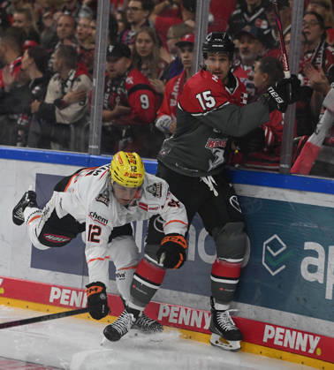 August 9, 2026, xophax, KEC, Ice Hockey, Haie LanxessArena: Kölner Haie vs. Löwen Frankfurt. From left to right: Noah Dunham (Frankfurt) and Luis Marc Aubry (KEC Cologne), Cologne