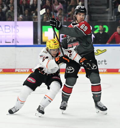 August 9, 2026, xophax, KEC, Ice Hockey, Haie LanxessArena: Kölner Haie vs. Löwen Frankfurt; Gregor MacLeod (KEC), right, and Markus Schweiger (Frankfurt), left; Cologne