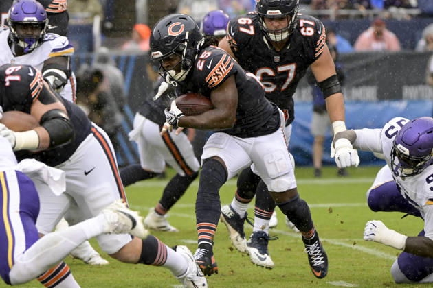 Chicago Bears running back Kyle Monangai (25) runs ball against the Minnesota Vikings during a game at Soldier Field in Chicago on Sunday, September 20, 2026. CHI20260920108 MARKxBLACK