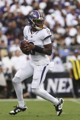 Baltimore Ravens quarterback Lamar Jackson (8) looks to pass during an NFL, American Football Herren, USA game against the New Orleans Saints. Sep 20, 2026; Baltimore, MD, USA; at M&T Bank Stadium. New Orleans won 24-17. Mandatory Credit: -Cal Media Baltimore USA - ZUMAc04_ 20260920_zma_c04_201 Copyright: xMikexBuscherx