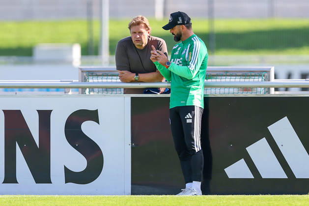 September 23, 2026, Soccer, FC Schalke 04 Training Session; Youri Mulder, Director of Professional Soccer at FC Schalke 04; alongside Coach Miron Muslic; FC Schalke 04, Gelsenkirchen; FC Schalke 04 Training Facility; North Rhine-Westphalia, Germany; xRHR PHOTO YYx Copyright: RHR-FOTOx RHR-FOTO YY