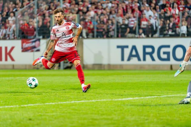 Fabian Schleusener of Fortuna Düsseldorf, 24, prepares to take a shot while scoring a goal in the match between Fortuna Düsseldorf and Schwarz Weiss Alstaden, soccer, Lower Rhine Cup, 2nd round, 2026–27 season, September 23, 2026, DFL regulations prohibit any use of photographs as image sequences and or quasi-video. Fortuna Düsseldorf vs. Schwarz-Weiß Alstaden, soccer, Lower Rhine Cup, Round 2, 2026–27 season, September 23, 2026, Düsseldorf Copyright: xEibner-Pressefoto LukasxBaldygax EP_LBA