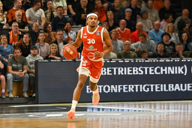 Nelson Weidemann, RASTA Vechta, 30 on the ball; RASTA Vechta vs. Bamberg Baskets, easyCredit Basketball Bundesliga, Matchday 2, 2026–2027 season, September 24, 2026, RASTA Vechta vs. Bamberg Baskets, easyCredit Basketball Bundesliga, Matchday 2, 2026–2027 Season, September 24, 2026, Vechta Copyright: xEibner-Pressefoto RobertxGertzenx EP_RGN