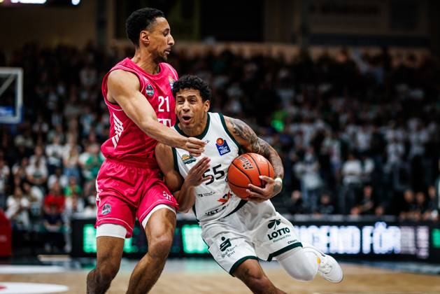 Eli Brooks of the Gladiators Trier goes head-to-head with Joel Aminu of the Telekom Baskets Bonn; Action: Vet Concept Gladiators Trier vs. Telekom Baskets Bonn, Basketball, easyCredit BBL, Matchday 2, 2026–2027 Season, September 25, 2026 Vet Concept Gladiators Trier vs. Telekom Baskets Bonn, Basketball, easyCredit BBL, Matchday 2, 2026–2027 Season, September 25, 2026 Copyright: xEibnerxPressefotox EP_ANS