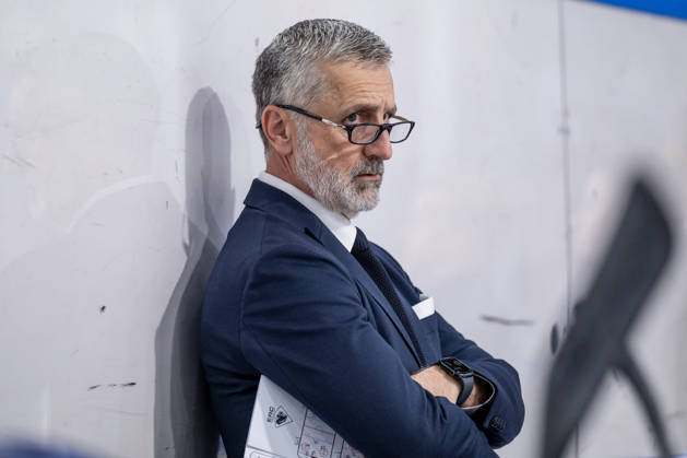 Mark French, Head Coach, ERC Ingolstadt, is dissatisfied. GER, Straubing Tigers vs. ERC Ingolstadt, ice hockey, DEL, 2026–2027 season, Matchday 3, September 25, 2026. Photo: HMB Media, Heike Feiner Copyright: HMBxMedia HeikexFeiner