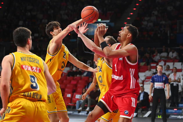 Johannes THIEMANN (FCB), Action, Battle for the ball against Justin BEAN (Alba Berlin) and Nevio BENNEFELD (Alba Berlin), Basketball, BBL, 2026–2027 Season, FC Bayern Munich vs. Alba Berlin on September 26, 2026, BMW Park