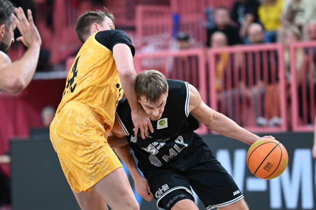 Lorenz Brenneke, MLP Academics Heidelberg, 19, is blocked GER, Tigers Tübingen vs. MLP Academics Heidelberg, Basketball, ProA, Matchday 1, 2026–2027 season, September 26, 2026 GER, Tigers Tübingen vs. MLP Academics Heidelberg, Basketball, ProA, Matchday 1, 2026–2027 season, September 26, 2026 Tigers Tübingen Copyright: xEibner-Pressefoto NicolasxWoernx EP_NWN
