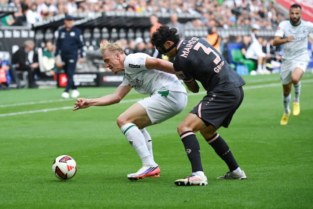 Isac Lidberg, Borussia Mönchengladbach, left, against Fabio Gruber, Mainz 05, September 19, 2026, Soccer, Bundesliga 1, 2026–2027 season, Matchday 4, Borussia Mönchengladbach 1, FSV Mainz 05 3. 4 DFL regulations prohibit any use of photographs as image sequences and or quasi-video. Mönchengladbach, Borussia Park, North Rhine-Westphalia, Germany Team2
