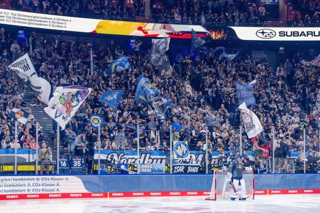 Munich fans in the North Stand behind goalkeeper Antoine Bibeau, EHC Red Bull Munich, 30, celebrate the goal that made it 1–0 GER, EHC Red Bull Munich vs. Löwen Frankfurt ice hockey, DEL, 2026–2027 season, Matchday 4, September 27, 2026. Photo: HMB Media, Heike Feiner Copyright: HMBxMedia HeikexFeiner