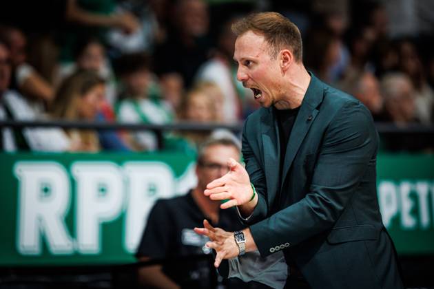 Jacques Schneider, head coach of the Gladiators Trier, on the sidelines; emotions, gesture, body language, facial expressions; cutout, portrait; Vet Concept Gladiators Trier vs. Science City Jena, basketball, easyCredit BBL, Matchday 2, 2026–2027 season, September 27, 2026, Vet Concept Gladiators Trier vs. Science City Jena, basketball, easyCredit BBL, Matchday 2, 2026–2027 season, September 27, 2026 Copyright: xEibnerxPressefotox EP_ANS