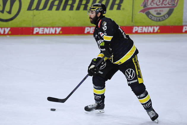 Ice Hockey: DEL Matchday 4—Krefeld Pinguine vs. Schwenninger Wild Wings on September 27, 2026, at the Yayla Arena in Krefeld. Davis Vandane, Krefeld. In accordance with the guidelines of the DEL (German Ice Hockey League), the publication and further use of the footage in electronic media and ondevices of any kind is not permitted during the game. xRx