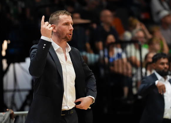Vincent Van Sliedregt, Medikamente per Klick Bayreuth; head coach gesturing (GER), EPG Baskets Koblenz vs. Medikamente per Klick Bayreuth, Barmer 2 Basketball Bundesliga, ProA, Matchday 1, 2026–27 Season, EPG Arena, Koblenz, September 27, 2026 EPG Baskets Koblenz vs. Medikamente per Klick Bayreuth, ProA, Matchday 1, 2026–27 Season, September 27, 2026, Koblenz Copyright: xEibner-Pressefoto ScottxColemanx EP_SCN