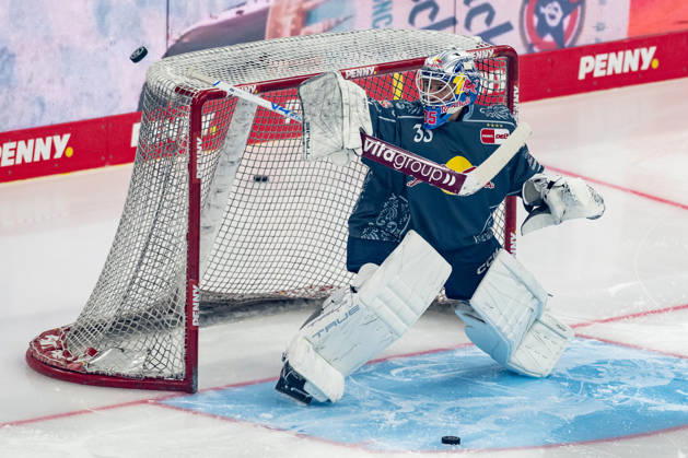 Mathias Niederberger, goaltender, EHC Red Bull Munich, age 35, during warm-ups in Germany; EHC Red Bull Munich vs. Löwen Frankfurt, ice hockey, DEL, 2026–2027 season, Matchday 4, September 27, 2026 Photo: HMB Media, Franz Feiner Copyright: HMBxMedia FranzxFeiner