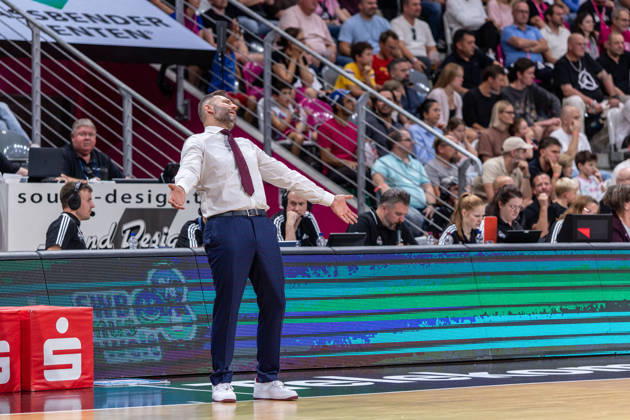 Vladimir Jovanovic of SYNTAINICS MBC, Head Coach, is frustrated with Telekom Baskets Bonn vs. SYNTAINICS MBC, Basketball, easy Credit BBL, Matchday 3, 2026–2027, September 27, 2026, Telekom Baskets Bonn vs. SYNTAINICS MBC, Basketball, easyCredit BBL, Matchday 3, 2026–2027, September 27, 2026, Bonn Copyright: xEibner-Pressefoto GerhardxWingenderx EP_GWR