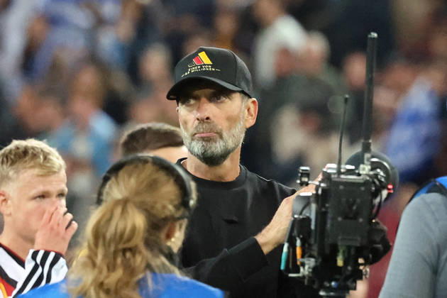 September 27, 2026, xrekx, Soccer, UEFA Nations League, Germany vs. Greece, end of the game: Jürgen Klopp, coach of Germany, and the team thank the fans; the players thank the fans for their support in Augsburg
