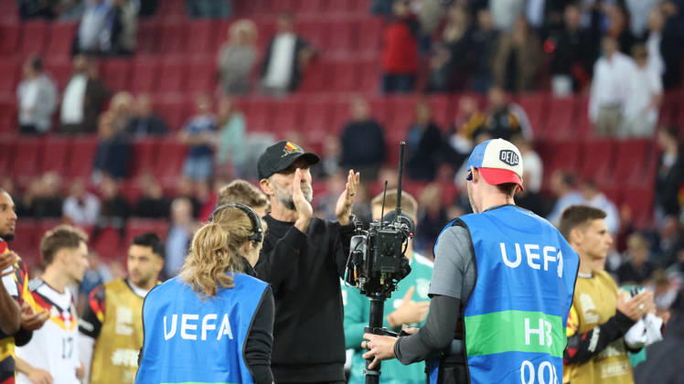 September 27, 2026, xrekx, Soccer, UEFA Nations League, Germany vs. Greece, end of the game: Jürgen Klopp, coach of Germany, and the team thank the fans; the players thank the fans for their support, Augsburg