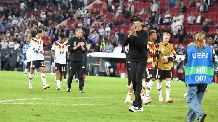 September 27, 2026, xrekx, Soccer, UEFA Nations League, Germany vs. Greece, end of the game: Jürgen Klopp, coach of Germany, and the team thank the fans; the players thank the fans for their support, Augsburg