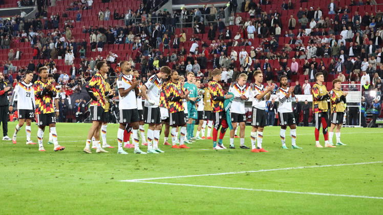 September 27, 2026, xrekx, Soccer UEFA Nations League, Germany vs. Greece, end of the game; the German team thanks the fans; the player thanks the fans for their support in Augsburg