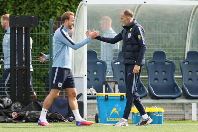 England MD-1 Training, Nations League Harry Kane of England shakes hands with Thomas Tuchel, Manager of England during the England MD-1 training session ahead of the 2026 27 UEFA Nations League Group A3 match vs Czech Republic at Tottenham Hotspur Training Ground, Enfield, England on 28 September 2026 Credit: Tiego Grenho Every Second Media Editorial use only. All images are copyright Every Second Media Limited. No images may be reproduced without prior permission. Copyright: xIMAGO EveryxSecondxMediax ESM-2191-0043 TiegoxGrenhox xEveryxSecondxMediax