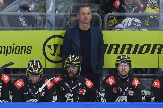 Ice Hockey: DEL Matchday 4—Krefeld Pinguine vs. Schwenninger Wild Wings on September 27, 2026, at the Yayla Arena in Krefeld. Thomas Popiesch, Head Coach of Krefeld. In accordance with the guidelines of the DEL (German Ice Hockey League), the publication and further use of the footage in electronic media and on devices of any kind during the game is not permitted xRx