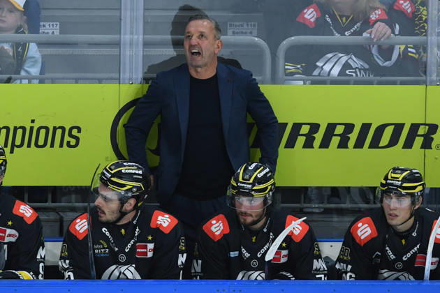 Ice Hockey: DEL Matchday 4—Krefeld Pinguine vs. Schwenninger Wild Wings on September 27, 2026, at the Yayla Arena in Krefeld. Thomas Popiesch, Head Coach of Krefeld. In accordance with the guidelines of the DEL (German Ice Hockey League), the publication and further use of the footage in electronic media and on devices of any kind is not permitted while the game is in progress xRx
