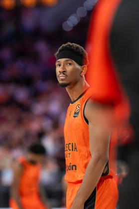 EuroLeague Round 2 match between Valencia Basket and of Kosner Baskonia Vitoria Gasteiz Kameron Taylor of Valencia Basket seen in action during the EuroLeague Round 2 match between Valencia Basket and of Kosner Baskonia Vitoria Gasteiz at Roig Arena , (Valencia ) on September 29, 2025. Copyright: xVicentexVidalxFernandezx