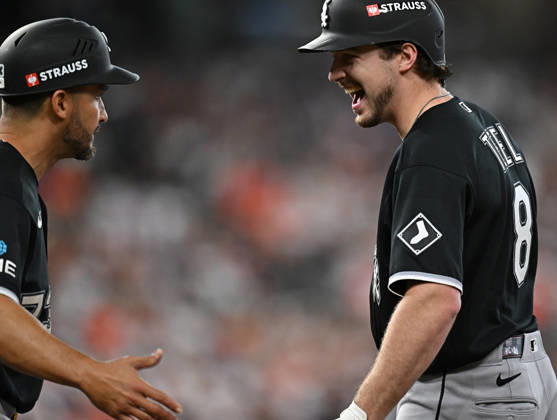 Chicago White Sox Kyle Teel (8) celebrates after hitting a single to load the bases in the second inning against the Houston Astros in an MLB, Baseball Herren, USA American League Wild Card game in Houston, Texas, on Tuesday, September 29, 2026.  HOU20260929720 MARIAxLYSAKER