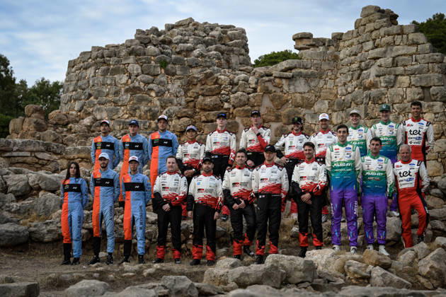 FIA WRC, Motorsport Rallye, WM Rally Italia Sardegna 2026 A family poses for a photo in Nuraghe Palmavera during the FIA World Rally Championship WRC Rally Italia Sardegna in Sardinia, Italy, on September 30, 2026. Alghero Italy  Copyright: xLucaxBarsalix originalFilename:barsali-wrcrally250930_npqqS
