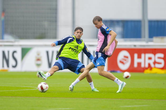 October 1, 2026, Soccer, FC Schalke 04 practice; from left: Vitalie Becker (FC Schalke 04), Niclas Damberg (FC Schalke 04 U19), Gelsenkirchen, FC Schalke 04 training facility, North Rhine-Westphalia, Germany, xRHR PHOTO YYx Copyright: RHR-FOTOx RHR-FOTO YY
