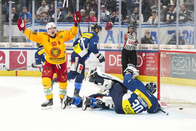 October 1, 2026, Quinto, Gottardo Arena, NL: HC Ambrì Piotta vs. SCL Tigers 50; Juuso Riikola (Tigers) celebrates the 0-1 goal; Julian Schmutz (Tigers) was not shown; Quinto, Gottardo Arena, Ticino, Switzerland Copyright: xJustPictures.ch JarixPestelaccix jp-en-JaPe-JP6_JAr_NL_HCAP_SCL_01Ott2026_000018